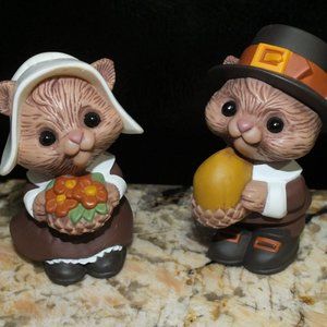 Vintage Thanksgiving Boy and Girl Pilgrim Chipmunk Salt & Pepper Shakers Hallmar